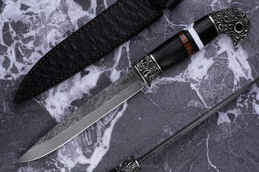 EXCLUSIVE HUNTING KNIFE HUNTER'S LEGACY: "SÆX OF EALDAN" FORGED DAMASCUS STEEL BLACK OAK PRUCIAK KNIVES