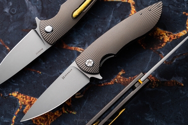 FOLDING KNIFE FOLDER MICRO STING #0329 MAGNACUT HERMAN KNIVES