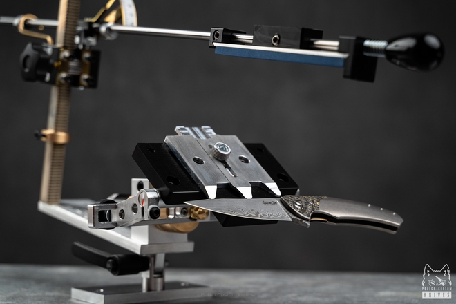 MAGNETIC TABLE WITH ANGLE ADJUSTMENT CH2 1 KAZAK