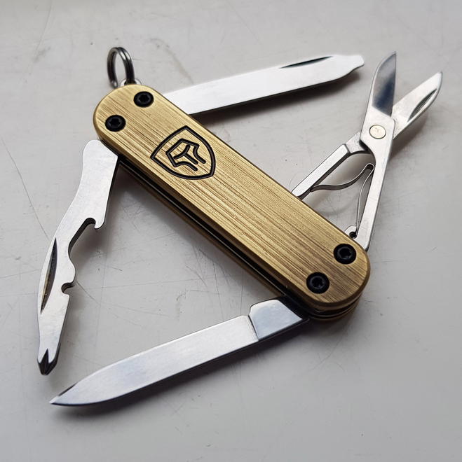 Customized Victorinox Rambler 58mm with brass scales 